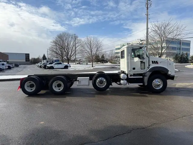 2009 Mack GU813 Granite Cab and Chassis with SPIF Axle, Allison  in Heavy Trucks in Oakville / Halton Region - Image 6