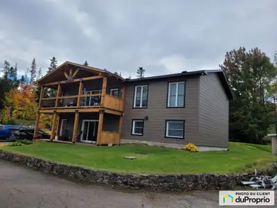 Découvrez cette superbe propriété bi-génération ,duplex ou même en faire qu'une seul maison pour vot...