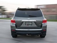 2012 Toyota Highlander AWD Green Exterior on Beige Interior comes with Leather , Back up Camera , He... (image 4)