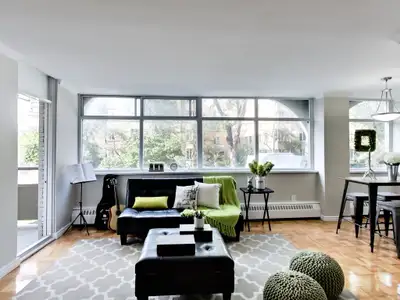 Bachelor Apartment for Rent - 425 Avenue Road