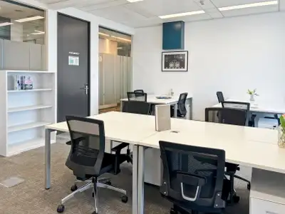A fully serviced private office with 5 people, ready to use from day one. Work with focus and privac...