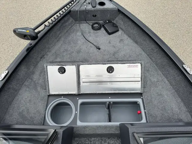 2026 TRACKER ProGuide V-16 Walk Thru fishing boat in Powerboats & Motorboats in Vernon - Image 14