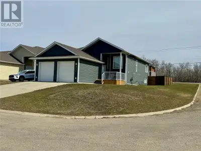 TENANT VACATED/SELLER MOTIVATED-EXECUTIVE SPLIT ENTRY HOME-WITH LEGAL SUITE- Are you looking for a s...