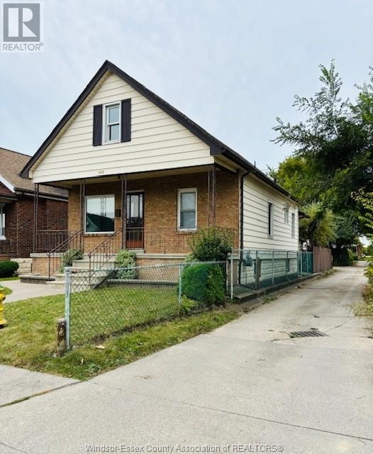 1621 ELSMERE AVENUE Windsor, Ontario Houses for Sale Windsor Region