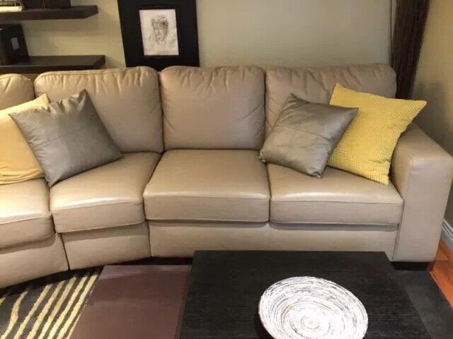 Custom Made 100% Genuine Leather Sectional Sofa Paid $6000 in Couches & Futons in Belleville - Image 4