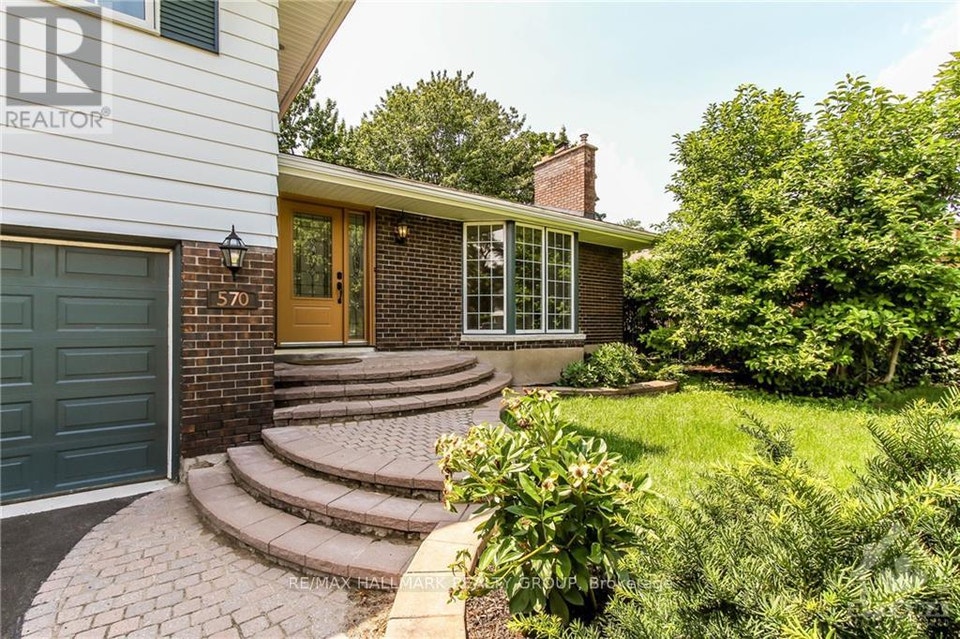 570 DUFF CRESCENT Ottawa, Ontario 2