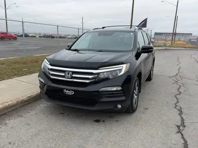 Découvrez votre prochain compagnon d'aventure : un élégant Honda Pilot noir 2016 ! Cette merveille a...
