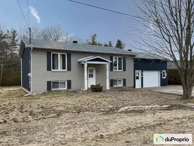 Duplex rénové (2019) avec garage-Revenus en hausse Duplex clé en main situé dans un secteur paisible...