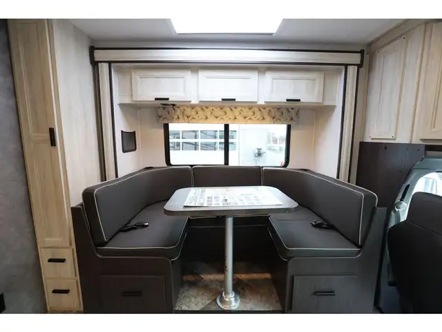 2026 Forest River Sunseeker NEUF 2500 Classe C /B+ Skirt paint + in RVs & Motorhomes in Laval / North Shore - Image 7