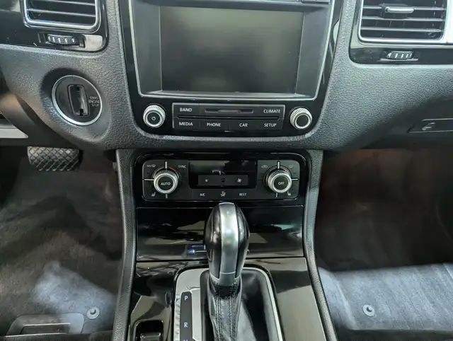 2015 Volkswagen Touareg 3.6L Comfortline Bluetooth | Heated S... in Cars & Trucks in Calgary - Image 23