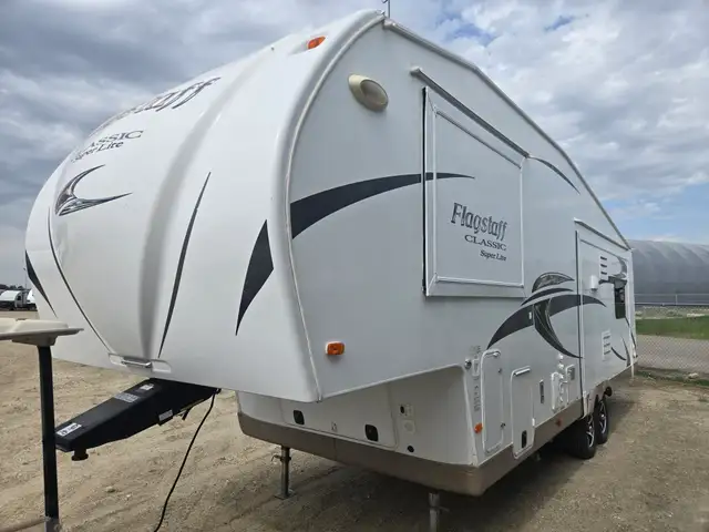 2016 Forest River FLAGSTAFF 8528 REWS in Travel Trailers & Campers in St. Albert - Image 4