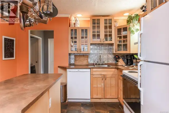 2767 Ulverston Ave Cumberland, British Columbia in Houses for Sale in Comox / Courtenay / Cumberland - Image 19