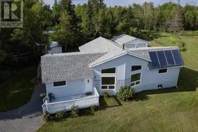OCEANFRONT RETREAT, 9525 Hwy 6, Pugwash, Nova Scotia! Make this 3 bedroom, 2 bath home your year rou...