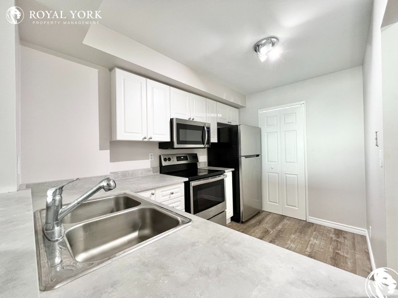2 BED 2 BATH CONDO FOR RENT 18 LEE CENTER DR, SCARBOROUGH Long