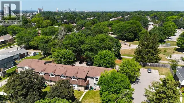 136 JANSEN Avenue Kitchener, Ontario in Long Term Rentals in Kitchener / Waterloo - Image 9