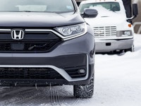 This Honda delivers a great balance of versatility, comfort, and efficiency in a stylish compact SUV... (image 3)