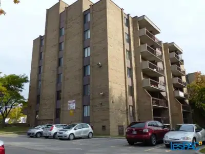 Laval 3 1/2 Metro Montmorency - Chauffé - Béton - Ascenseur
