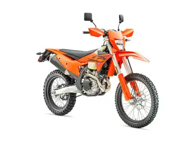 KTM 500 EXC-F 2026 La KTM 500 EXC-F 2026 est une moto enduro double usage conçue pour offrir puissan...