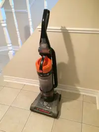 Up right vacuum no bags needed has beater bar great suction