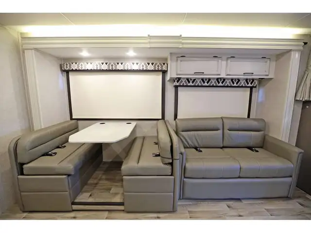 2022 Jayco Greyhawk 29MV Classe C VR/RV Crics Hydrauliques + Sol in RVs & Motorhomes in Laval / North Shore - Image 7