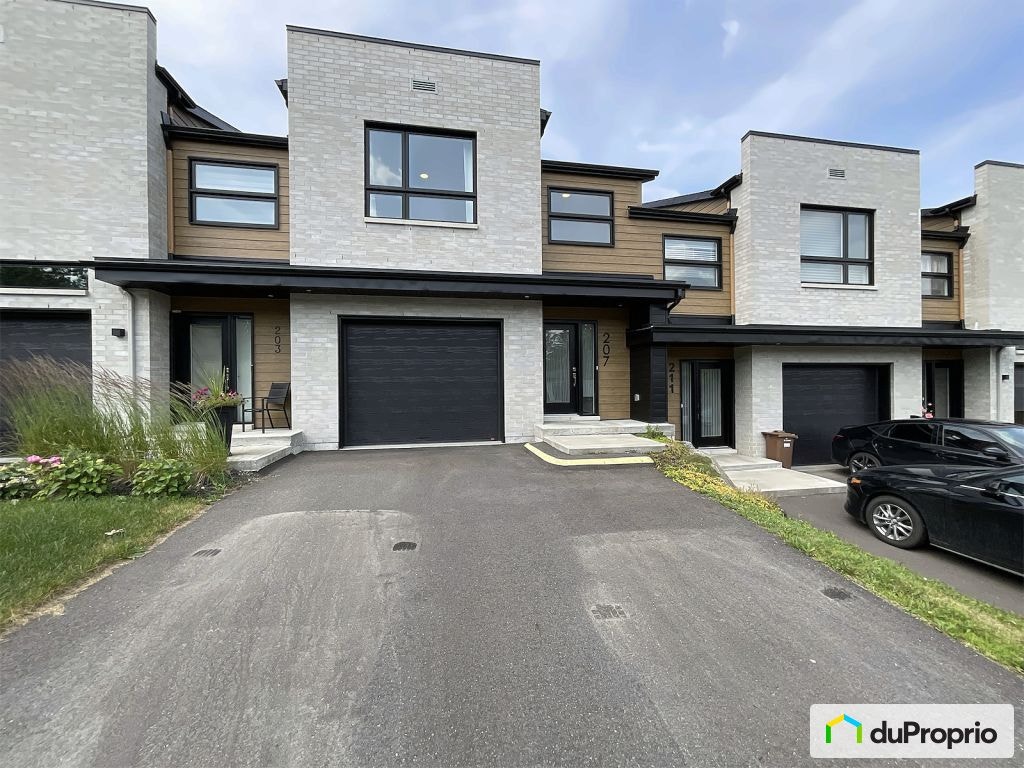 $595,000 - Townhouse for sale in Magog — photo 1