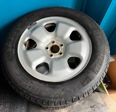 (4) 225 65 17 Michelin Snow Tires mounted on Alloy Rims from a 2019 Jeep Cherokee. Dot 2019 95 perce...