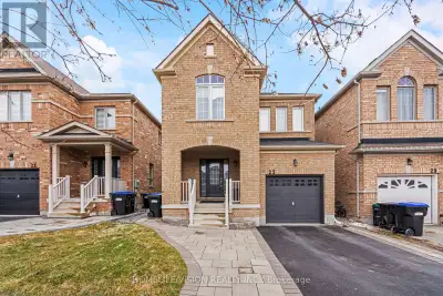 Fully Detached/All Brick Move-In Ready Home in highly sought after community of Bradford. Enjoy the...