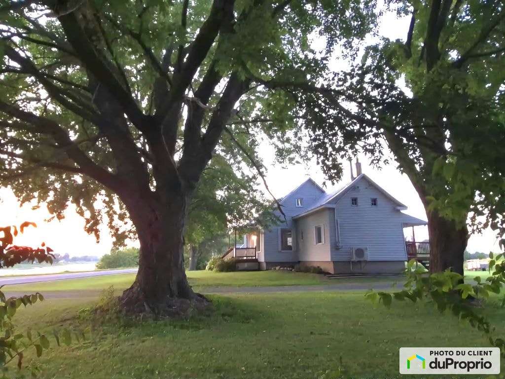 $450,000 - 1 1/2 Storey for sale in Yamaska — photo 1
