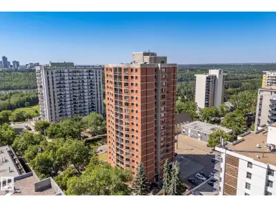 RENOVATED 2 bed, 2 bath condo with IN-SUITE LAUNDRY located in South Downtown just steps to the Rive...