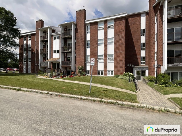 $240,000 - Condominium for sale in Chicoutimi (Chicoutimi) — photo 1