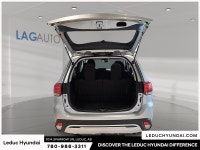 2020 Mitsubishi Outlander ES Experience the Mitsubishi Outlander ES with just 114610 km, finished in... (image 5)