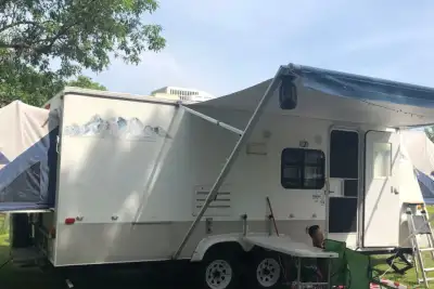 Good maintain trailer for family fun. can be extended to 28 feets if both tents open.