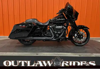 FOR SALE: 2018 HARLEY-DAVIDSON STREET GLIDE SPECIAL (FLHXS) 82,000 KM • VIVID BLACK • MINT CONDITION...