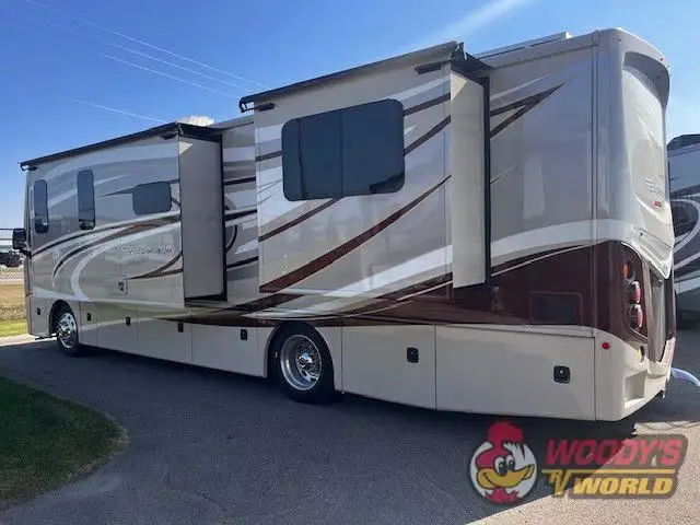 2015 FLEETWOOD EXCURSION 33D in RVs & Motorhomes in Red Deer - Image 7