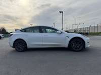 Rear Wheel Drive,Brake Assist,Generic Sun/Moonroof,Dual Moonroof,Tires - Front Performance,Tires - R... (image 2)