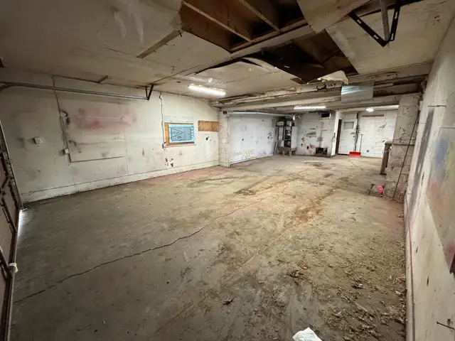 40' Oversized Double Garage/Storage For Rent