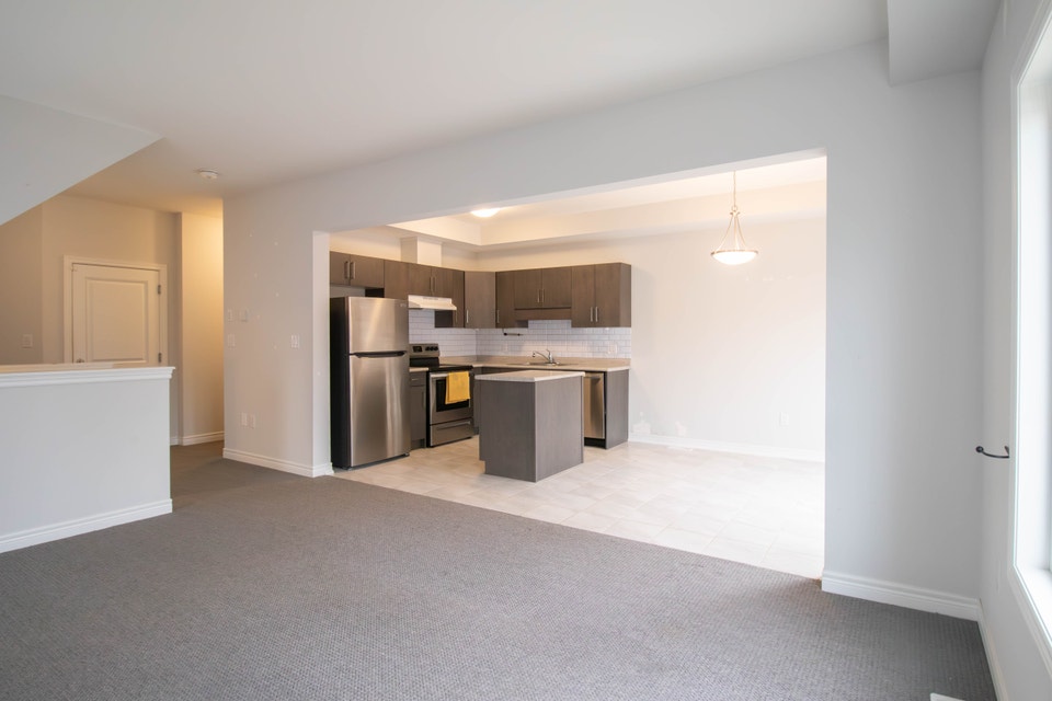 501 Julia Dr, Welland - 4 Bedroom Townhouse 5