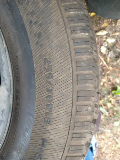 Winter 4 tires R18 with nails Avalanche Ex-trem for Ford 150 truck, six bolts (refer to pictures).