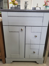 SOLID WOOD VANITY QUARTZ  TOP AND SINK