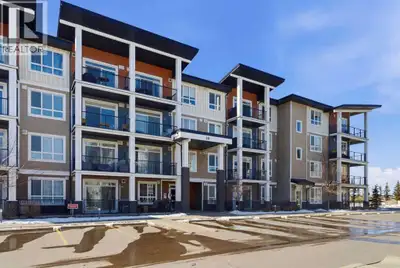 Welcome to your “I am Home” feeling. A wonderful top floor unit to reside or as an investment proper...