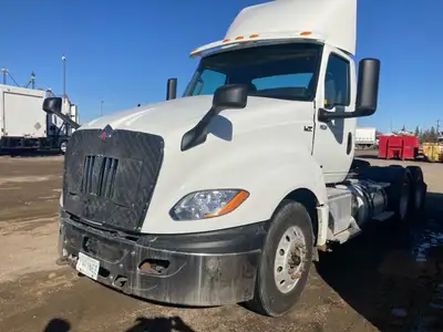Stock #: V414071 Tandem Axle Day Cab Tractor, International A26 engine (475/475) HP, Eaton Fuller Ul...
