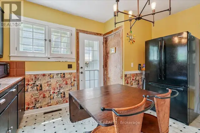 94 CENTRE STREET Niagara-on-the-Lake (Town), Ontario in Houses for Sale in St. Catharines - Image 18