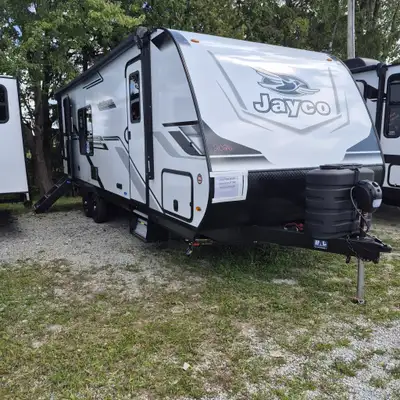 Jayco Jay Feather travel trailer 23RK highlights: Spacious Full Bath Front Private Bedroom Single Sl...