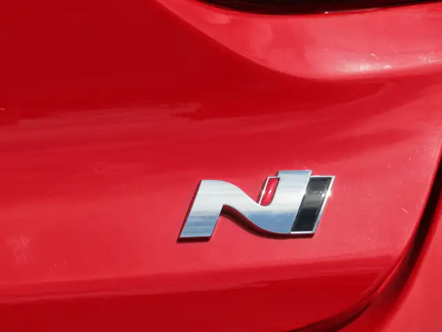 2022 Hyundai Veloster N N POWER 2.0L Turbo / Tech / Carplay / Na in Cars & Trucks in Calgary - Image 10