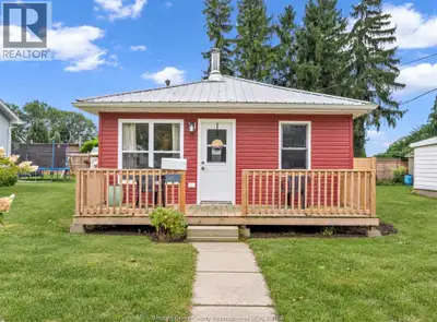 Cute, cozy, and full of charm! This inviting bungalow is ideally located in the heart of Kingsville,...