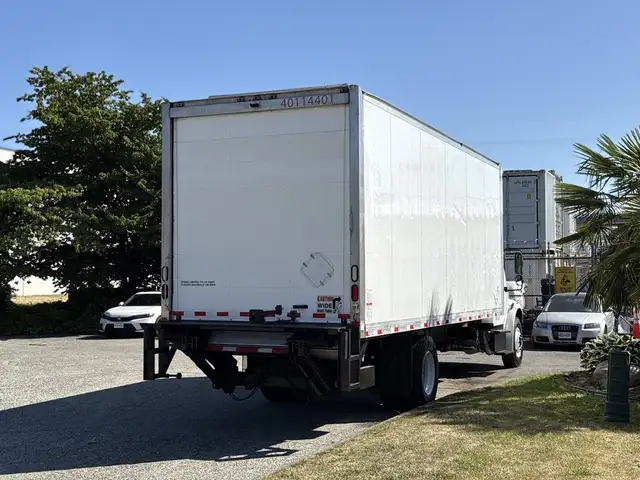 2015 Freightliner M2 106 24 Foot Hydraulic Brake Cube Van with P in Heavy Trucks in City of Toronto - Image 11