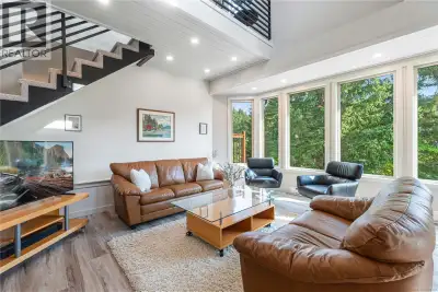 Experience this custom home with ''WOW'' factor in person. Soaring vaulted ceilings, expansive windo...
