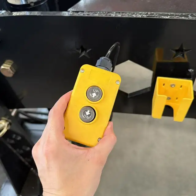 Heavy-Duty 5th Wheel Hydraulic Wrecker Boom – 2934813 in Heavy Equipment Parts & Accessories in Prince Albert - Image 8