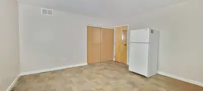 Fully furnished unit in a student residence. This is a modern, purpose-built residence with large, b...