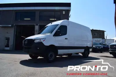 Mercedes Sprinter 2020 3 passagers ** Diesel ** 4X4 ** Toit Haut ** 144WB ** Camera de recul ** AC *...
